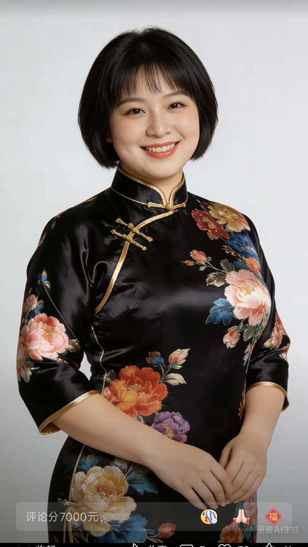 山坡羊·黑地牡丹旗袍黑绸为底，金镶呈丽，牡丹跃动裙间戏。似园移，韵难离。