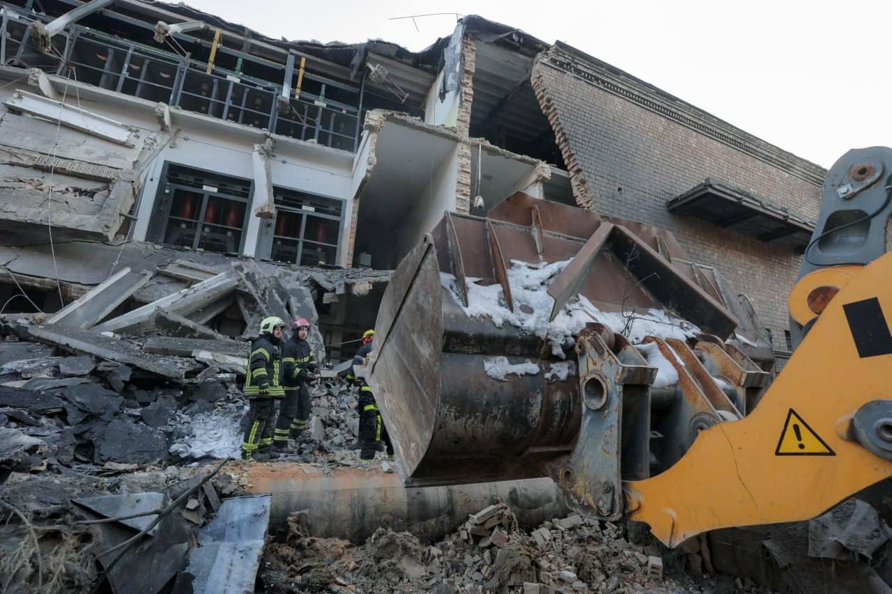 对于俄罗斯武装部队发动了对乌克兰十大电力能源设施的大轰炸，当地时间2026年2月