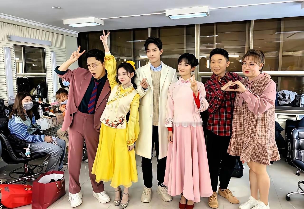 本以为鞠婧祎真不到一米五，没想到同框对比图直接打脸谣言！网上总传她身高不足一米五