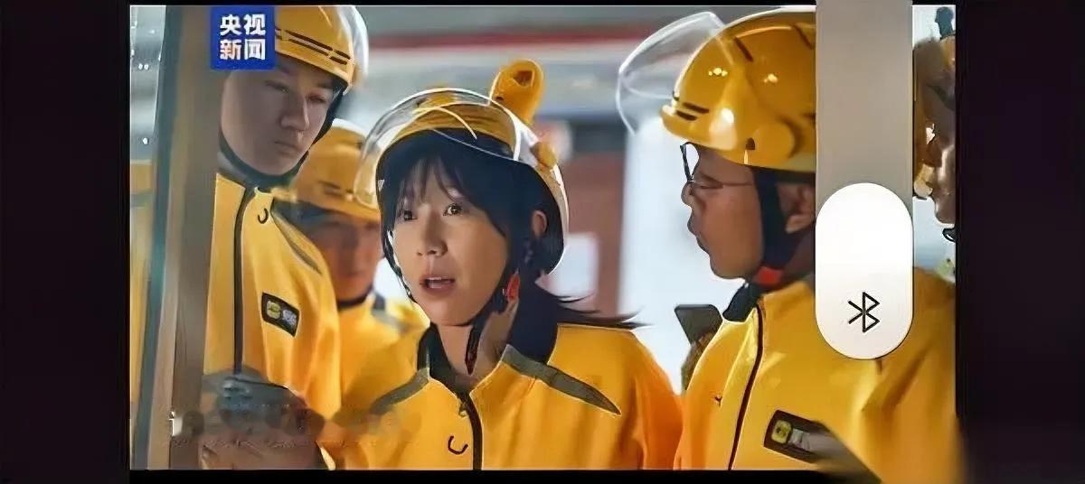 凌晨三点的外卖箱里装的不是自由是有人把“不得不”，熬成了“我愿意”。