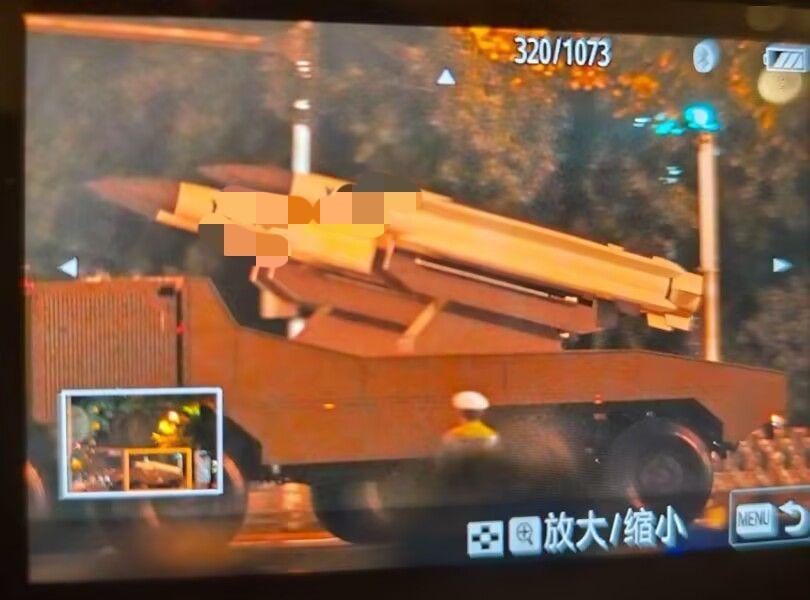 太残暴了！难怪南昌舰敢单挑一整个美国航母战斗群，原来光高超音速导弹都带了整整三款