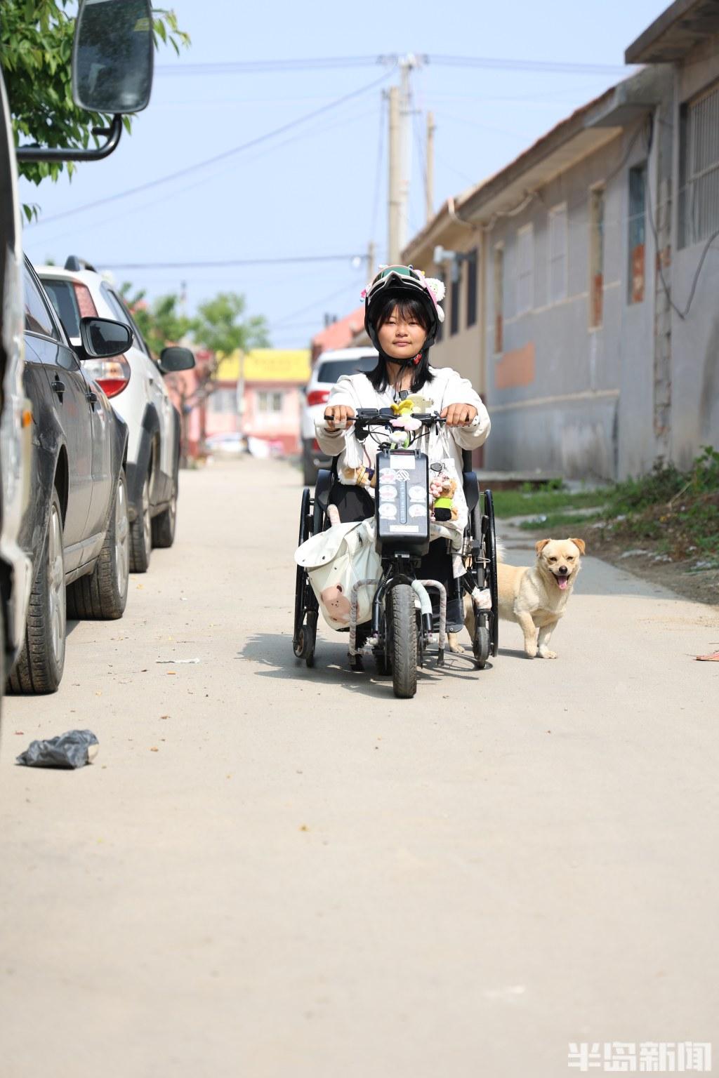 青岛故事｜因交通事故瘫痪的轮椅女孩走上公益道路，她说帮助别人就是帮助自己信源