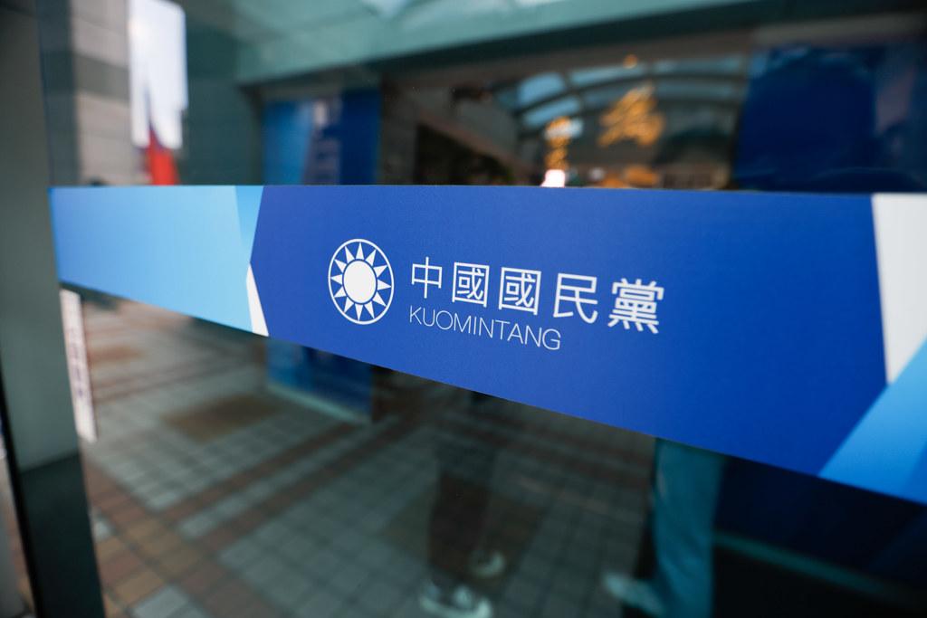 谈国民党民调下滑的主要原因，最强菜农：怎能不叹息摇头台“立法院”迟未审查总预算