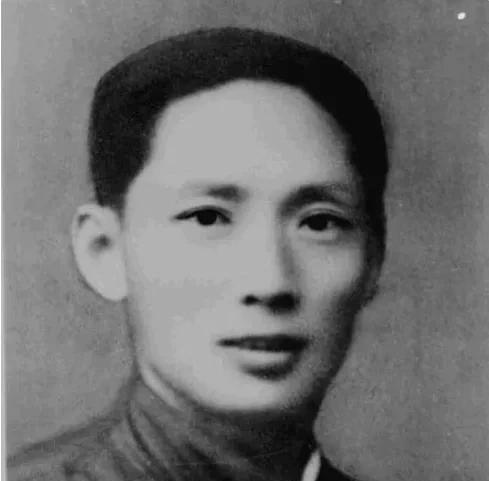 1956年冬天，警笛声划破了浙江一个小镇的宁静。警察冲进一间木屋，把一个在家干活
