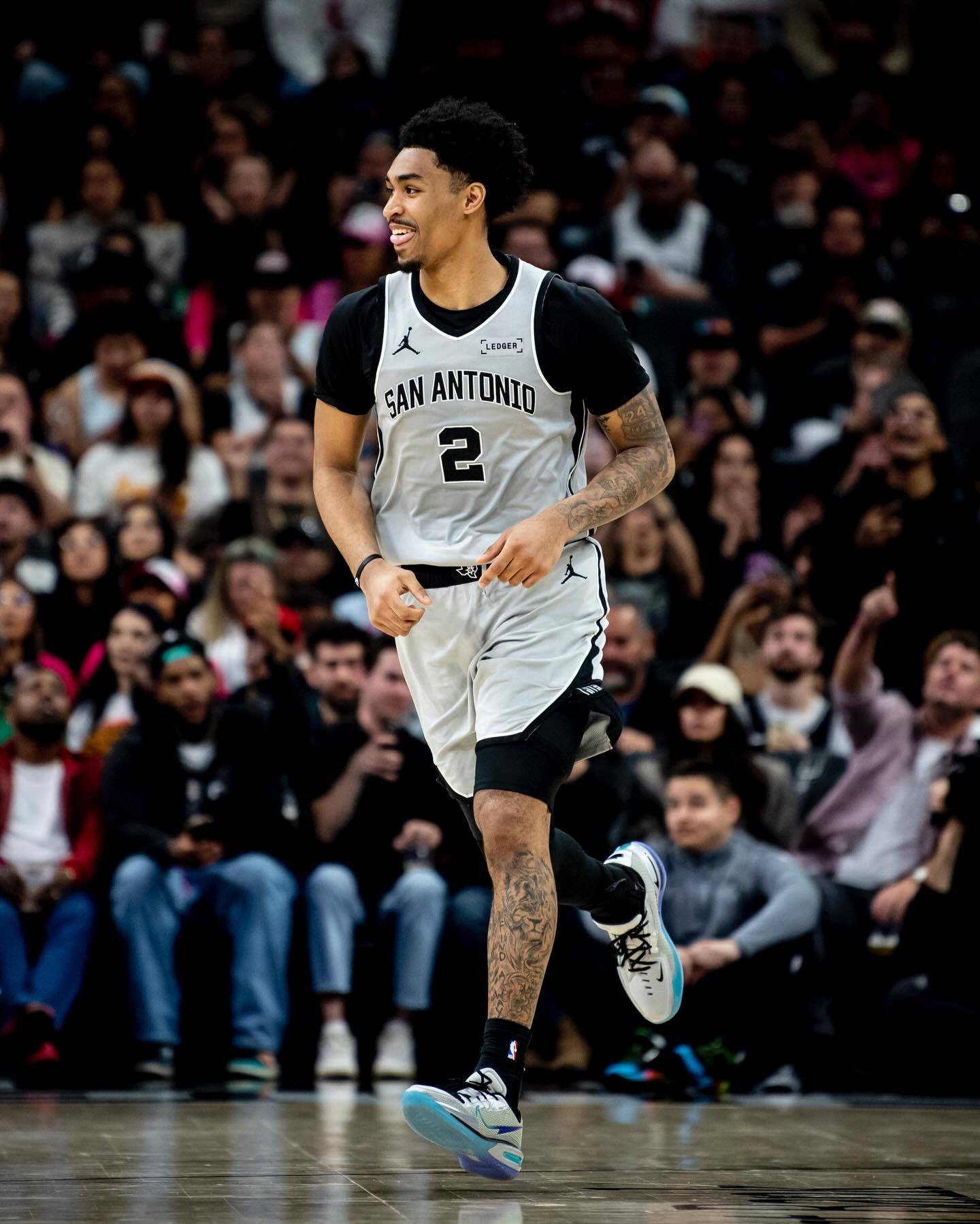 🤔哈珀采访全文：这是我的第一年，我非常兴奋能参加季后赛迪伦-哈珀谈到了在核心球