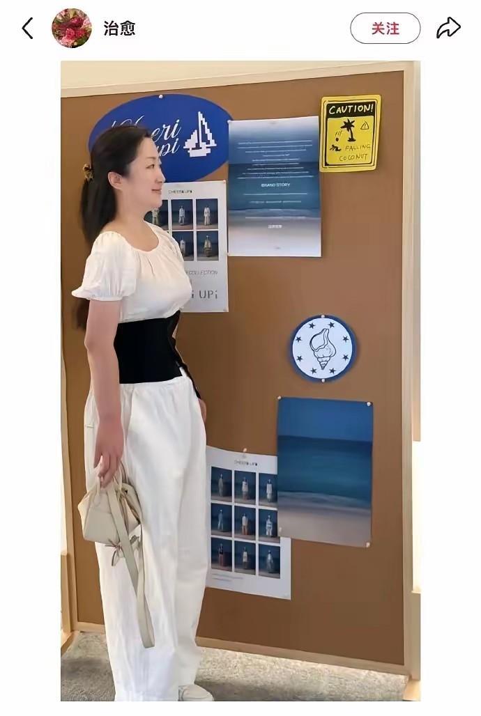韩磊事件女主角生活照曝光，好像叫徐某雯，36岁，也是一名歌手，网上称因喜欢音乐