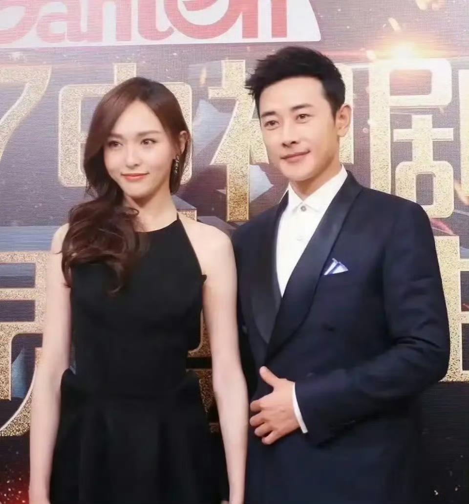 唐嫣和罗晋这两人无论是年龄，事业，还是家世，颜值其实都是旗鼓相当的。罗晋他父
