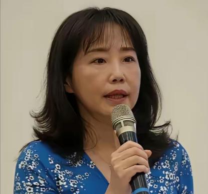 国民党文传会主委尹乃菁，替赖清德说话，台北议员候汉廷上来就给了她一巴掌。赖清德想