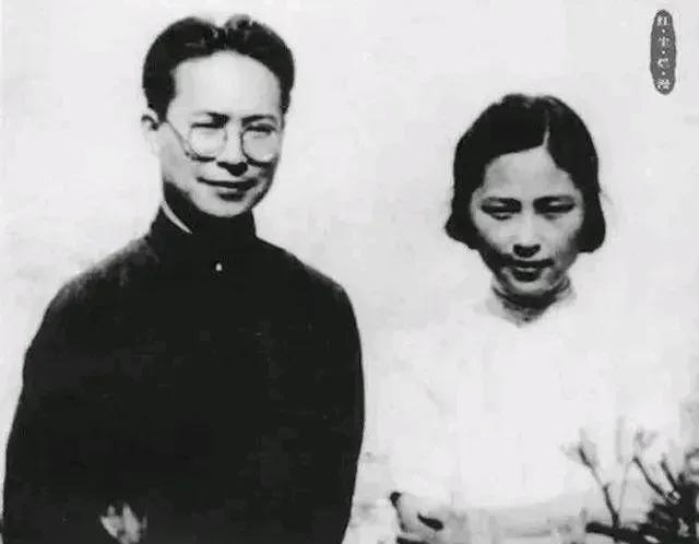 1949年，沈从文喝下煤油割腕自杀，被救后想要拽住妻子张兆和的手，却被冷冷甩开。