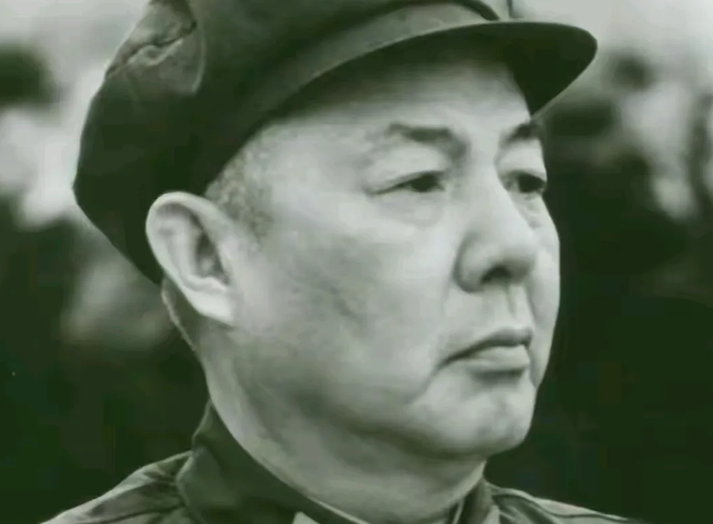 叶剑英元帅与开国少将吴忠不熟悉，但1976年吴忠正担任北京卫戍区司令员，岗位十分