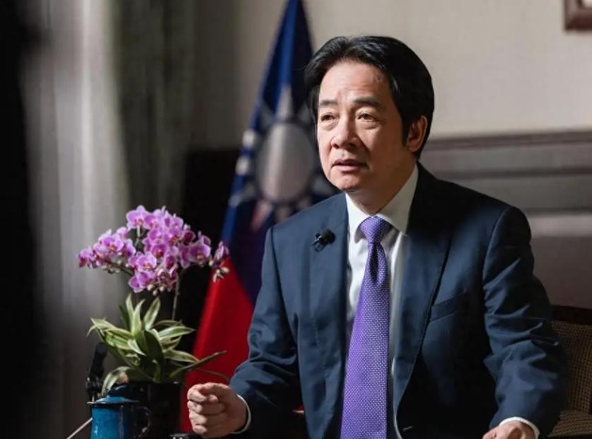如果赖清德脑洞大开，真的宣布台湾是中华人民共和国的一个省，迎接中国人民解放军入岛