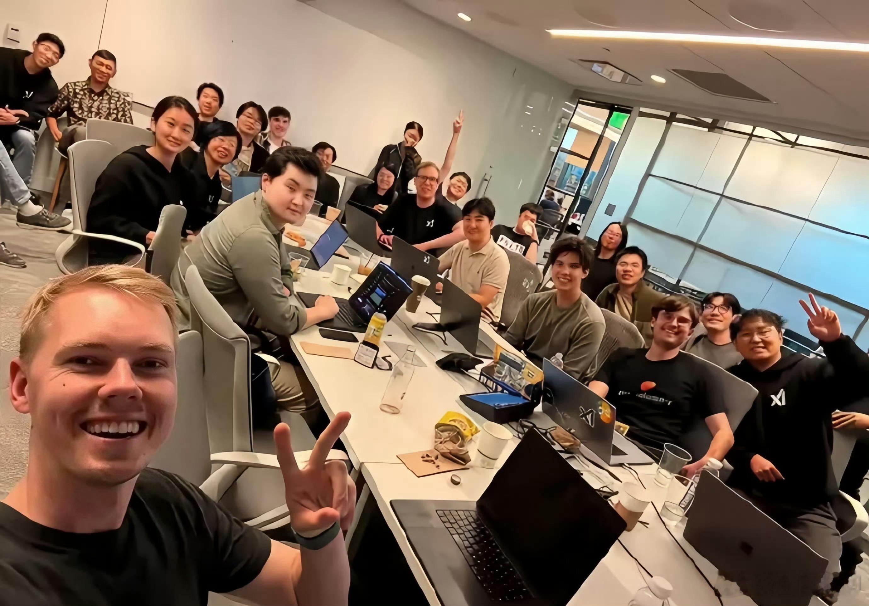 为什么人工智能最终是中国人的天下？看看马斯克的Grok4开发团队，一水儿的华人面