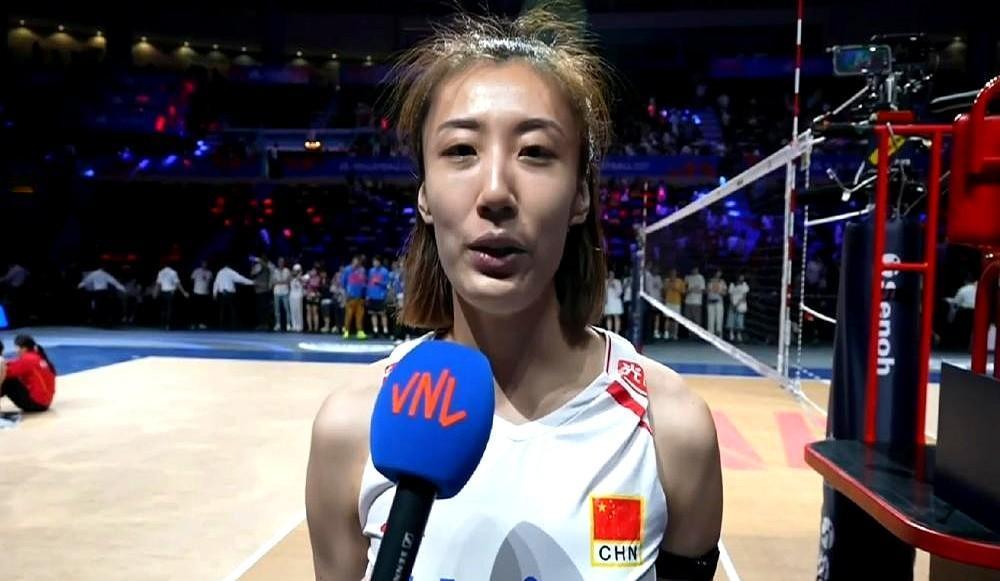 中国女排这帮姑娘，现在厉害得有点“吓人”。国际排联的记者都懵了，采访王媛媛和