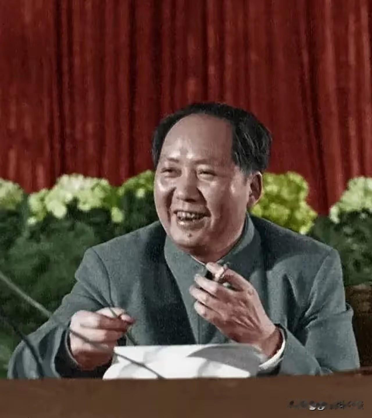 毛主席对贪官污吏处罚特别严厉。但对不同政见的人，都是治病救人的态度！纵观伟人一生