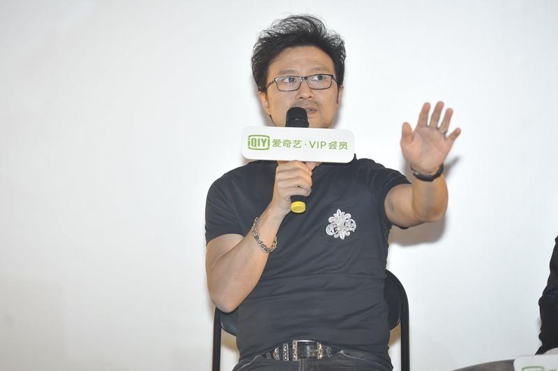 11月22日，葛荟婕直播又曝汪峰猛料。她17岁跟汪峰，18岁生女，分手时想让汪峰