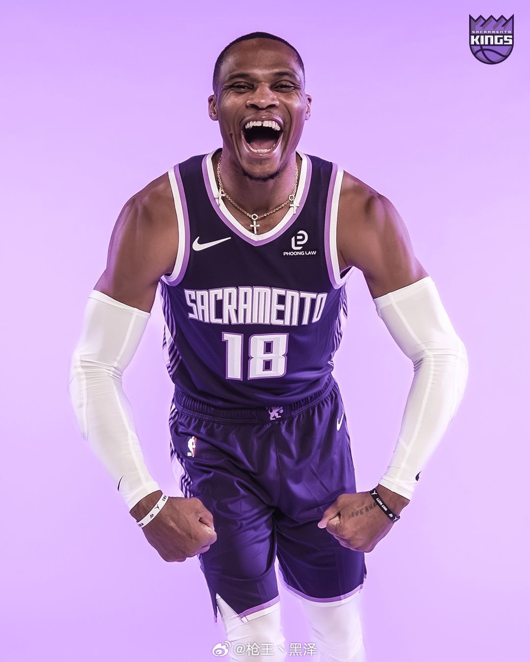 威少太惨了！本赛季是威少的第十八个赛季，他拿着底薪为国王出战64场，距离评奖就差