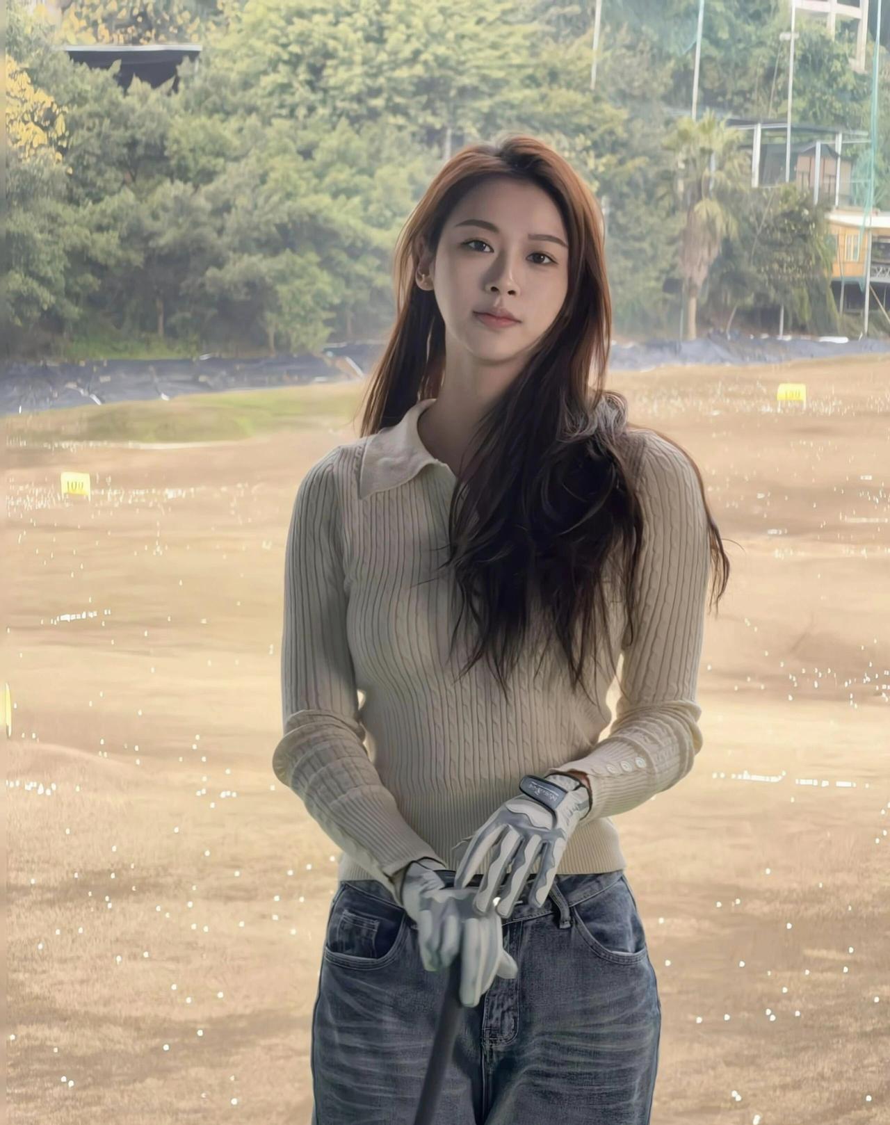 优雅挥杆，享受高尔夫的乐趣！🏌️‍♀️✨