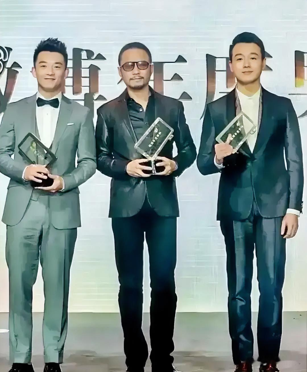 你有没有发现？在这3位男演员里，张涵予即使岁数最大，反倒硬汉气十足！右边是气宇不