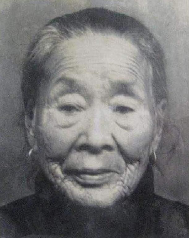 “戴笠情妇！”1949年，国民党美女特工张春莲，为了保命，隐姓埋名嫁给农民！30