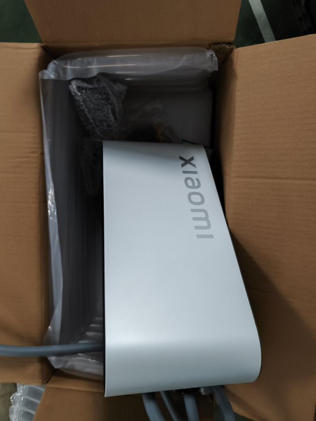 小米充电桩安装好了今天安装充电桩，三个师傅装了三个小时。感觉30米应该够，但是