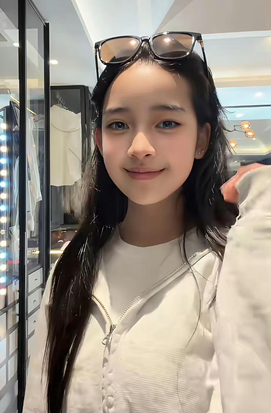 看到秦子越分享与女儿聂子一跳舞的温馨视频，瞬间就明白了，为什么当初聂远给生活费时