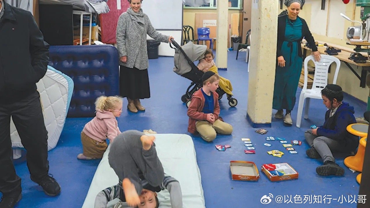 防空设施以色列各地各个住宅区都有防空设施，也就是针对火箭弹和导弹袭击的避难所。这