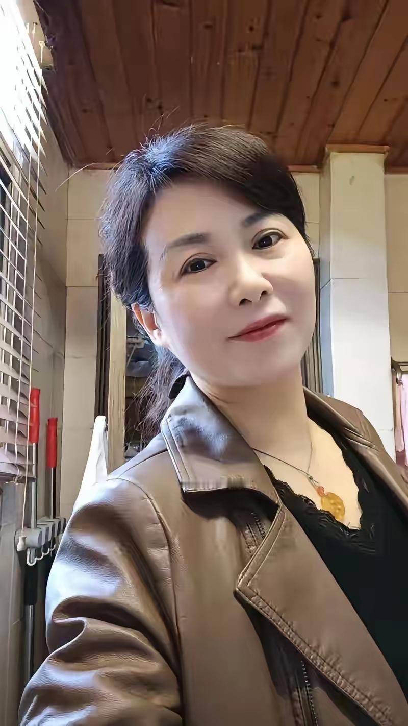 我53了还是戒不了男人，不怕人笑话！我今年五十三，离了两回婚，现在还在谈对象。