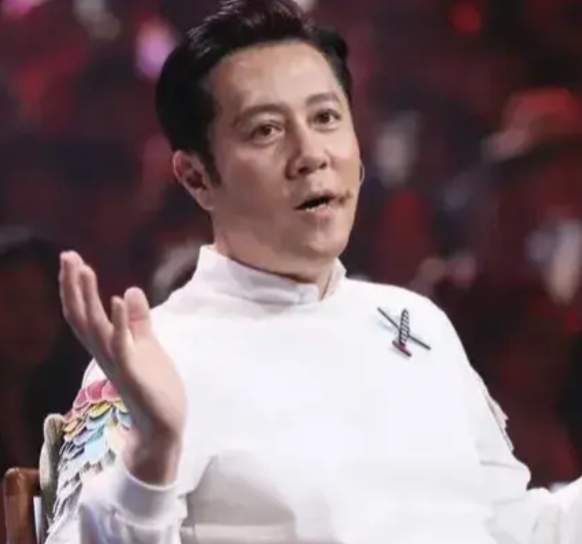蔡国庆瞧不上刘德华的底气在哪里蔡国庆曾质疑刘德华的唱功，说以他和刘欢的唱功完