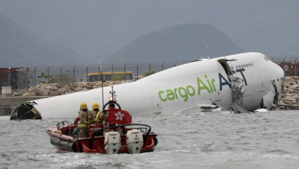 飞机冲出跑道坠海, 2人遇难, 调查初步报告公布