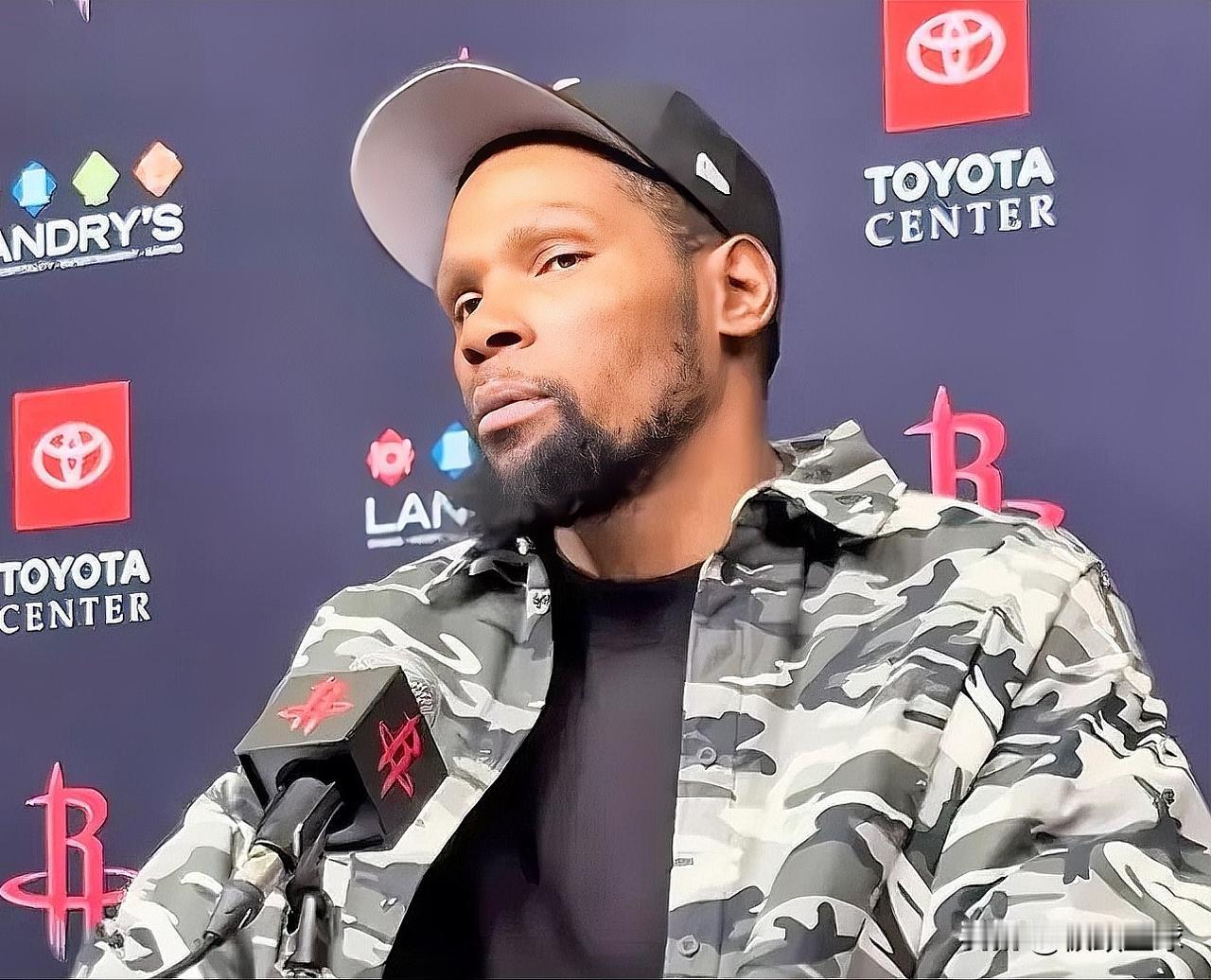 杜兰特赛后喊话火箭名宿PJ塔克！今天火箭102-95战胜快船。赛后，KD接受