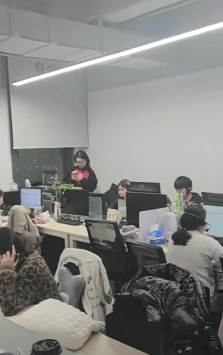 跟面了一个85年的销售，在前期沟通的时候明确告知这个岗位需要频繁的出差，候选人表