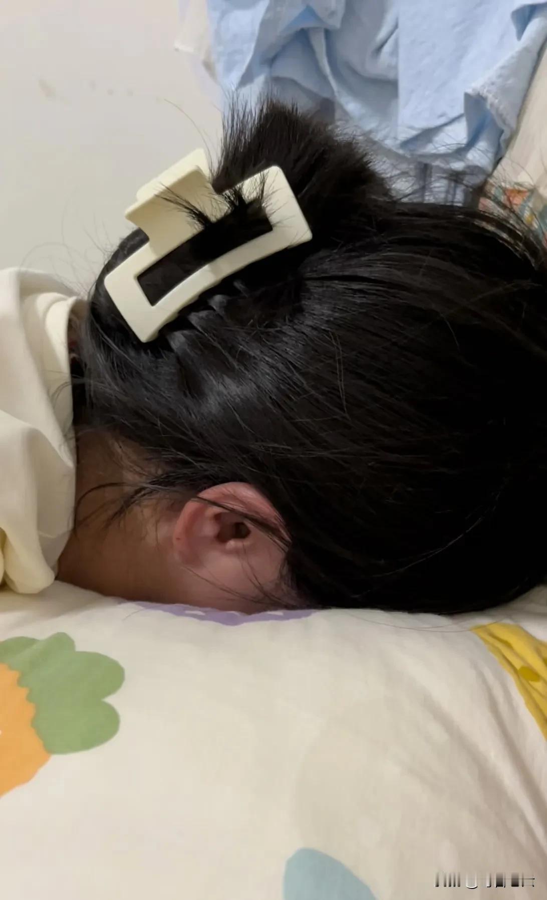 中年少女一旦恋爱脑，比老房子着火还可怕。我堂妹，83年42岁，老公做边贸生意