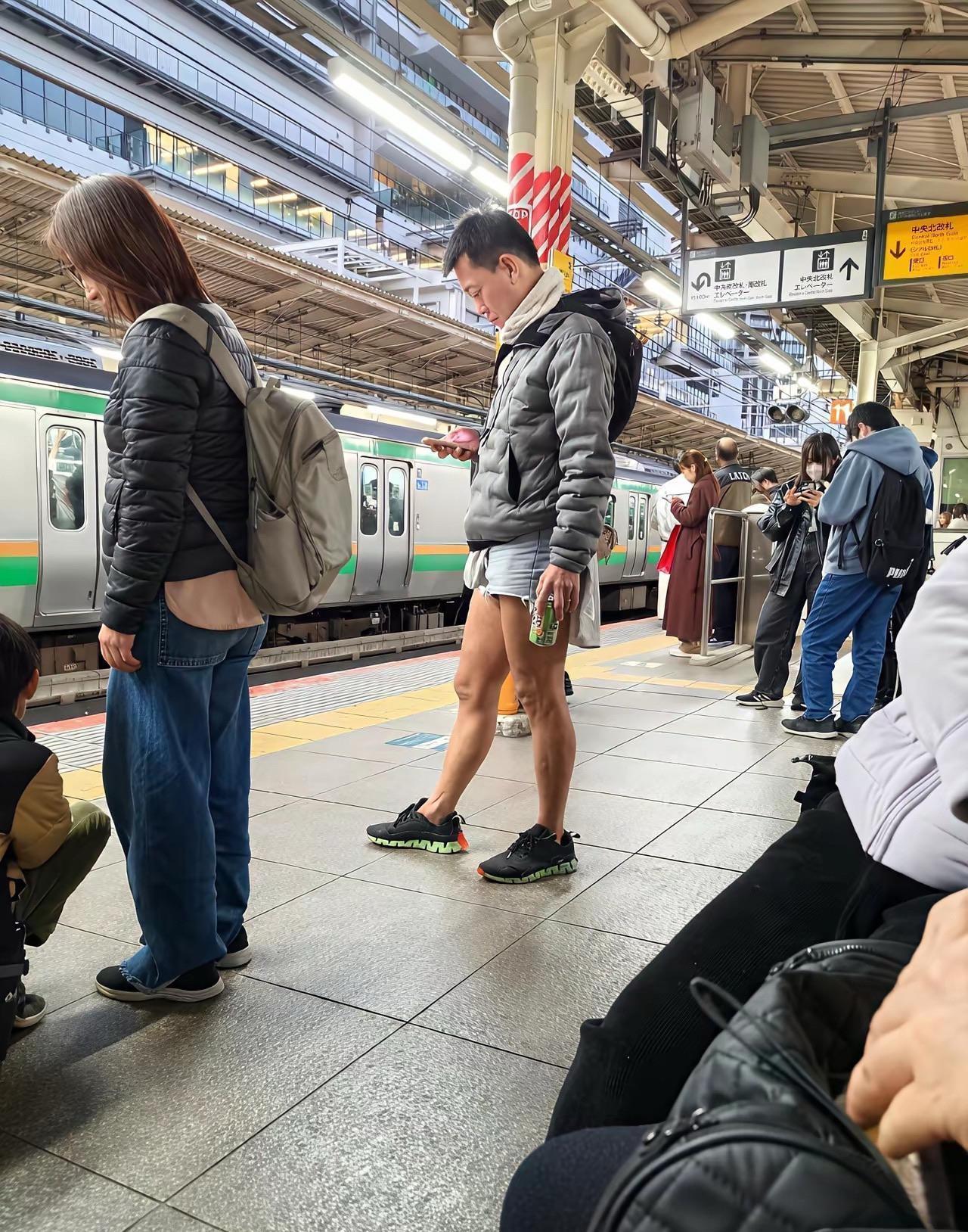 这受啥刺激了呢