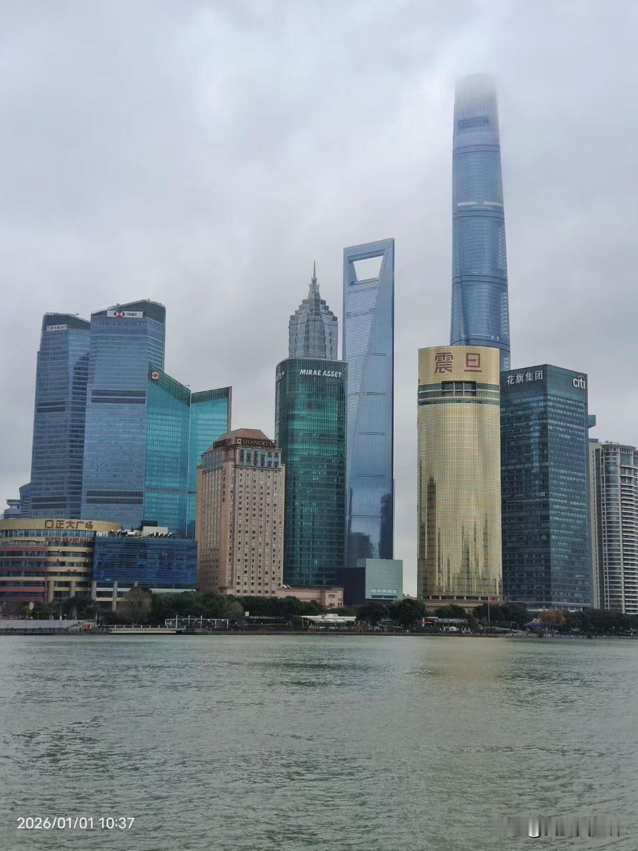 我女儿高攀了，找了个父母都是公务员家庭的男朋友，而且，男孩子自己的工作也不错，在