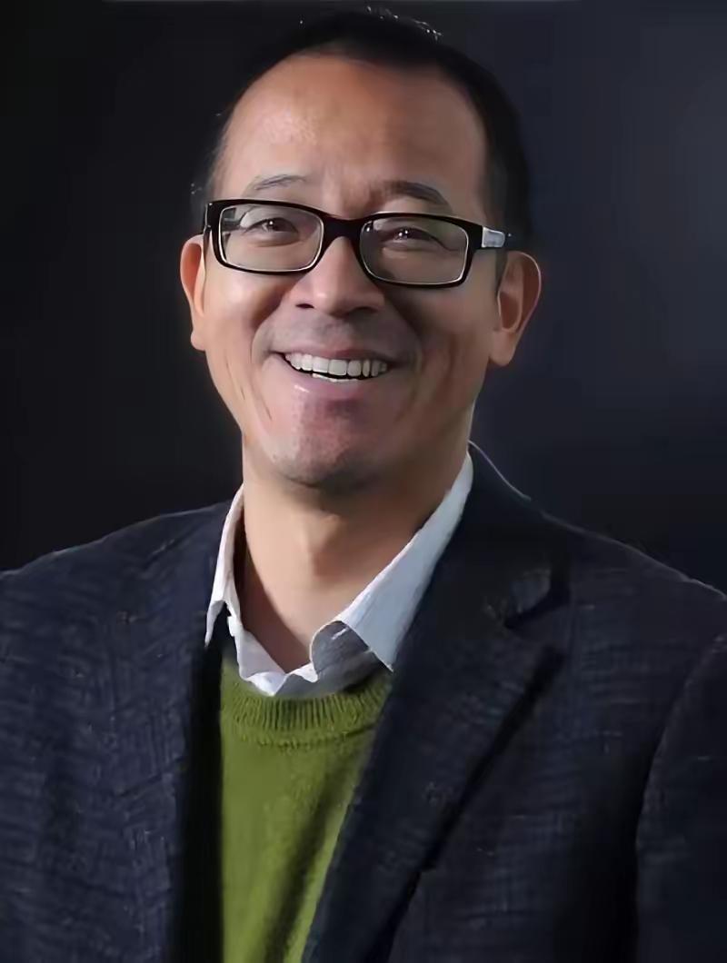 俞敏洪说：“我不羡慕天天跳广场舞，天天打麻将打掼蛋的人。我羡慕60后还背着包上路