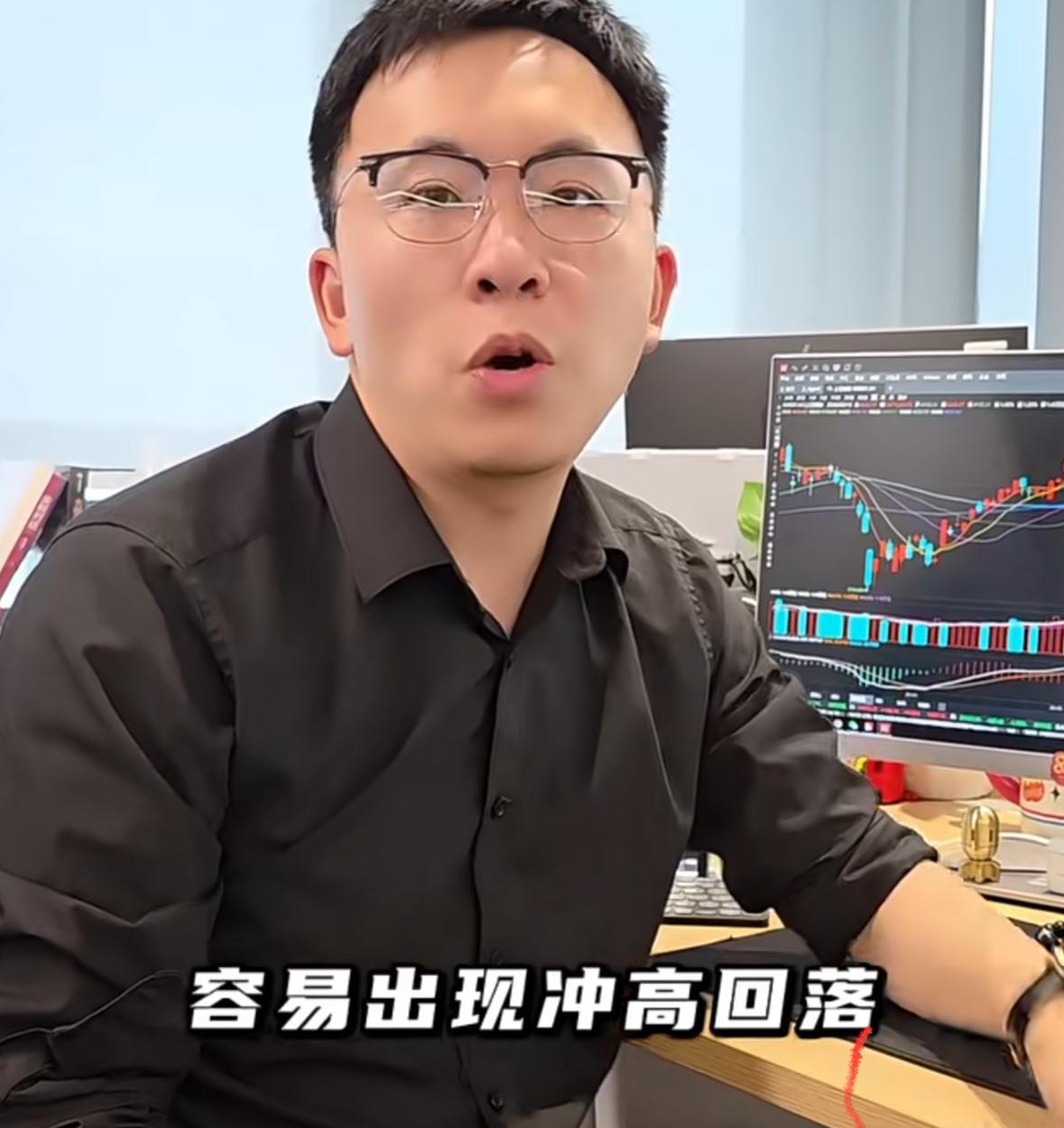 今日大盘全天维持横盘震荡格局，不少朋友关心明天行情走向，咱们结合量价与技术形态梳