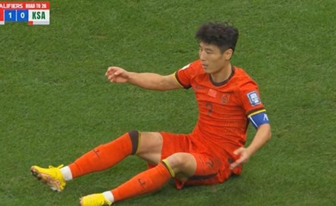 武磊下一轮能否在大连梭鱼湾球场证明自己？前年世预赛就在这里一个单刀球自己滑倒了，