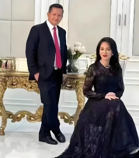 洪森的儿子洪玛奈不愧是从美国西点军校毕业的高材生，选妻子的目光毒辣，他的妻子不仅