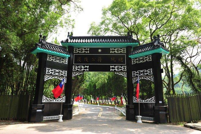 蒋家后代最近又在隔海喊话，心心念念要把停在慈湖的那两口棺椁运回大陆，蒋介石197