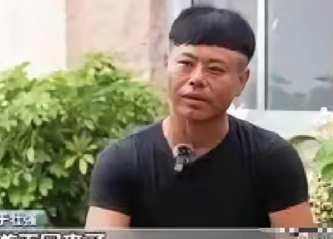 惊险！山东威海，一对父子戴着泳圈在海中玩水，突然被离岸流不断推向深水区，眼看离岸