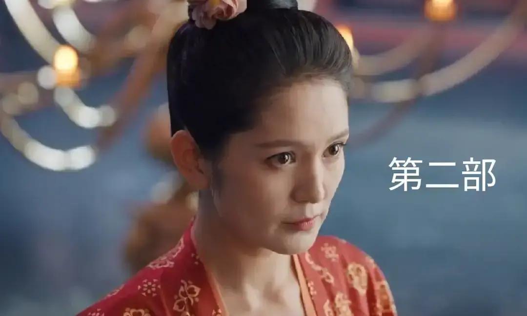 你刷《唐朝诡事录》时，有没有盯着阿茵突然皱起的脸骂“穿帮”？别急——这张老皮底下