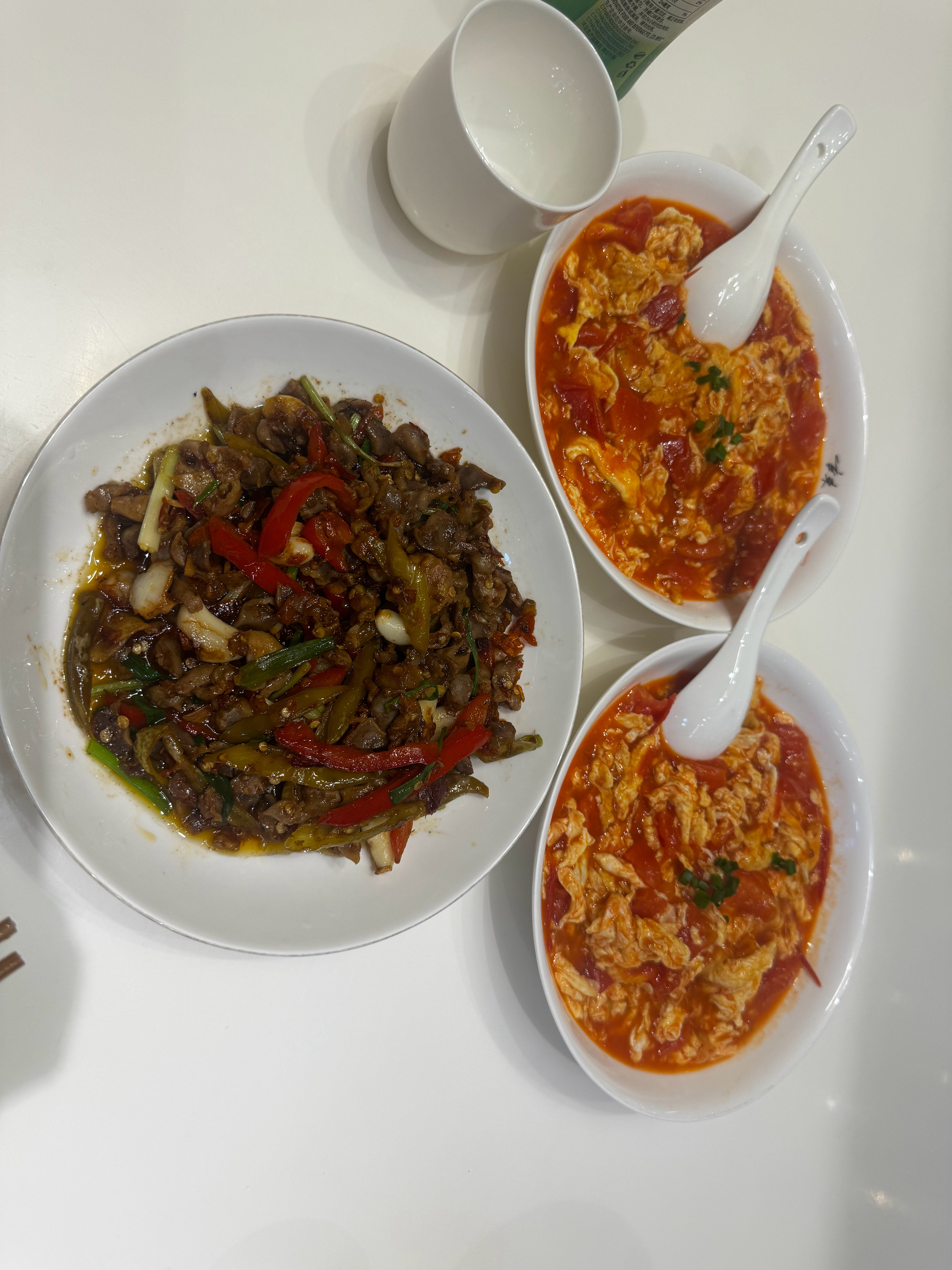 谁家好人吃饭点两个一样的菜，因为实在太好吃了…而且全部吃完了​​​
