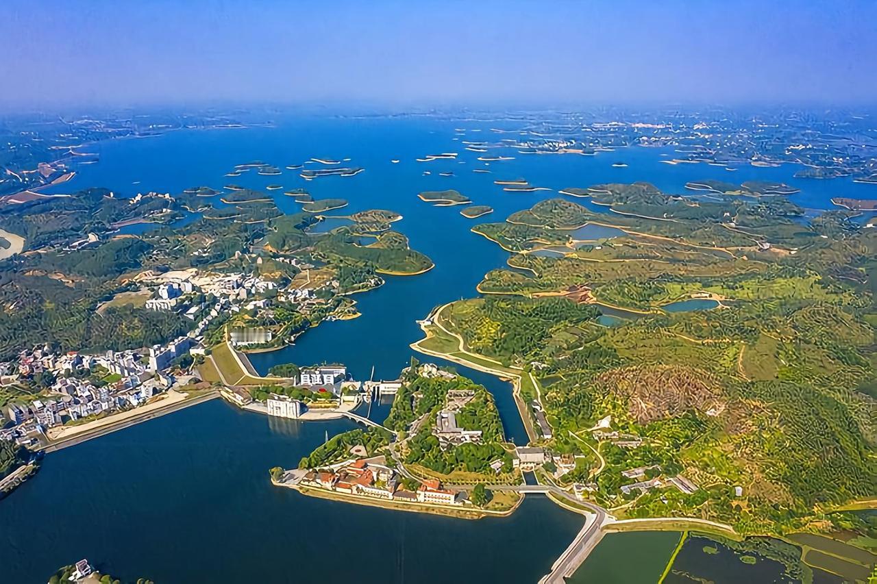 粤西地区湛江茂名阳江，各市主要大中型水库有：一、湛江（大型2座+主要中型）