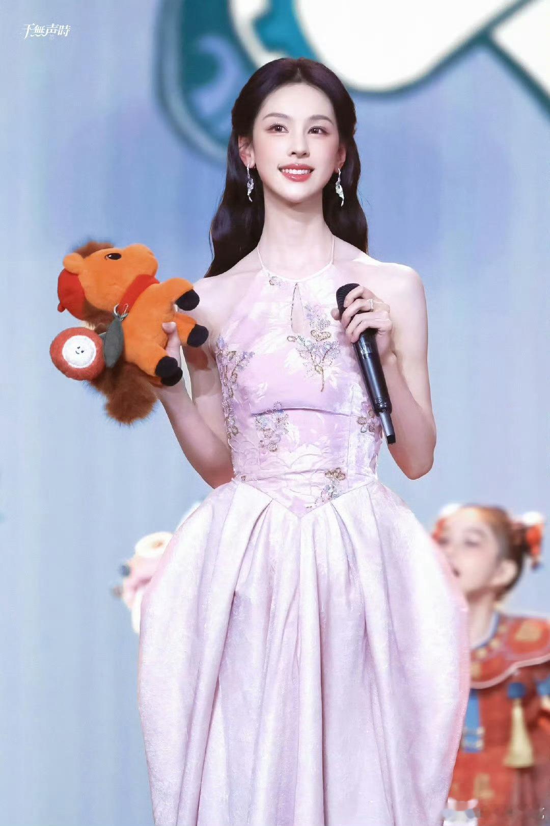 百花迎春的陈都灵，美美的