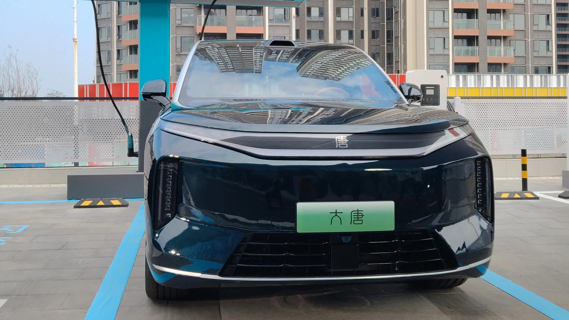 比亚迪大唐实车来了, 长超5米2+闪充+4.9s破百, 叫板问界M9理想L9