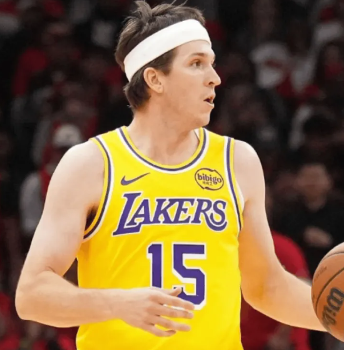 NBA季后赛西部半决赛G1，赛后，湖人队球员奥斯汀-里夫斯接受了记者采访，谈到了