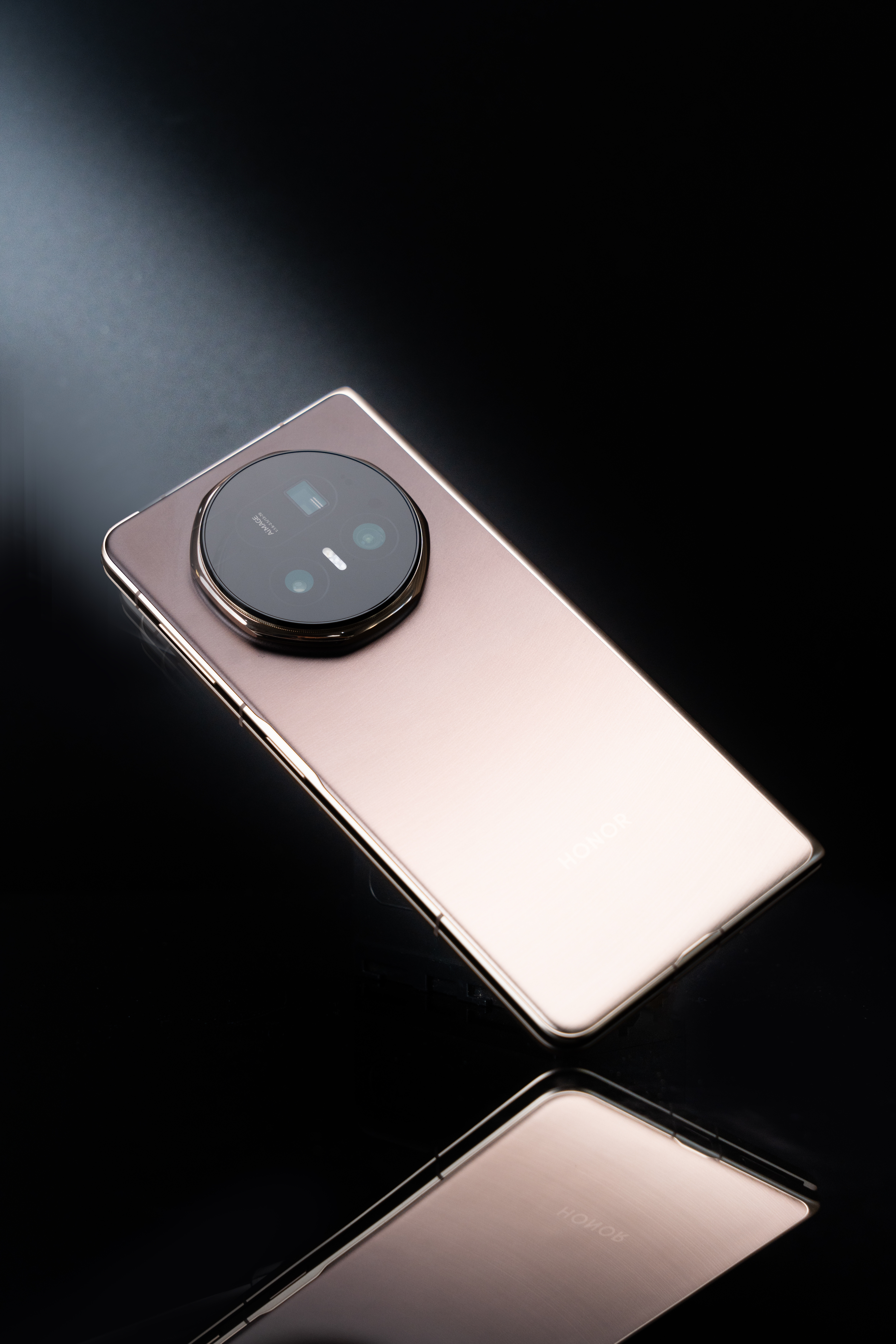 荣耀MagicV5曙光金，这外观大家来评评！​​​