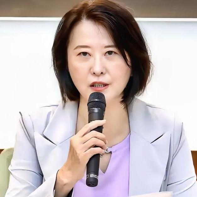 简直荒唐可笑！中国国民党籍那位所谓“立委”王鸿薇竟然如此“威胁”我们近日，王