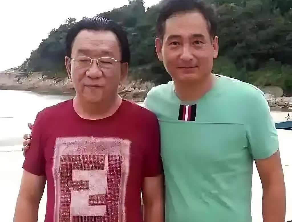 这都是咋了？侯耀华的徒弟谢雷大喊手握证据，开撕师父侯耀华；杨议的原徒弟虎豹兄弟被
