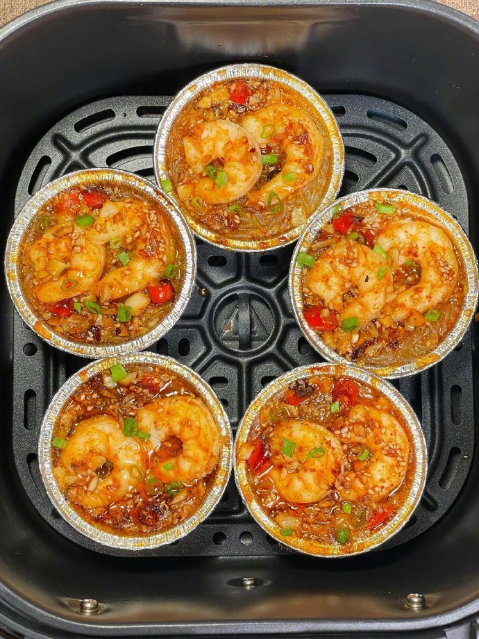 🍤蒜蓉粉丝虾没有任何人能抵抗的了它的美味Q弹的虾仁配上酸辣爽口的粉丝嗦粉的快乐